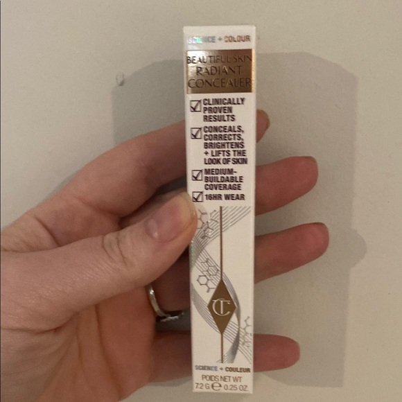 Charlotte Tilbury Beautiful Skin Radiant Concealer  5 medium - Picture 1 of 2